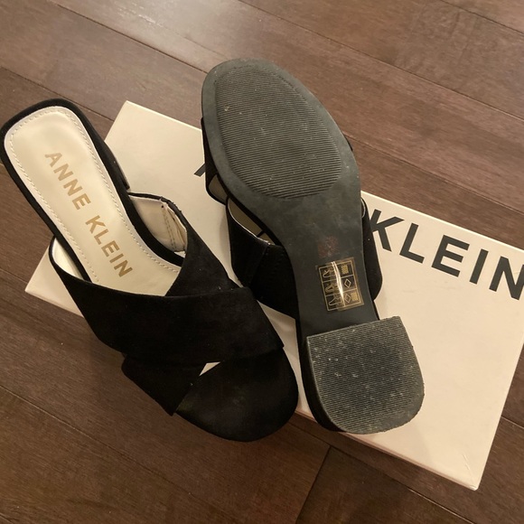 Anne Klein black suede mules size 7 - Picture 3 of 7
